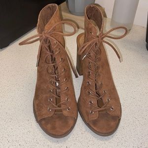Brown lace up low heel